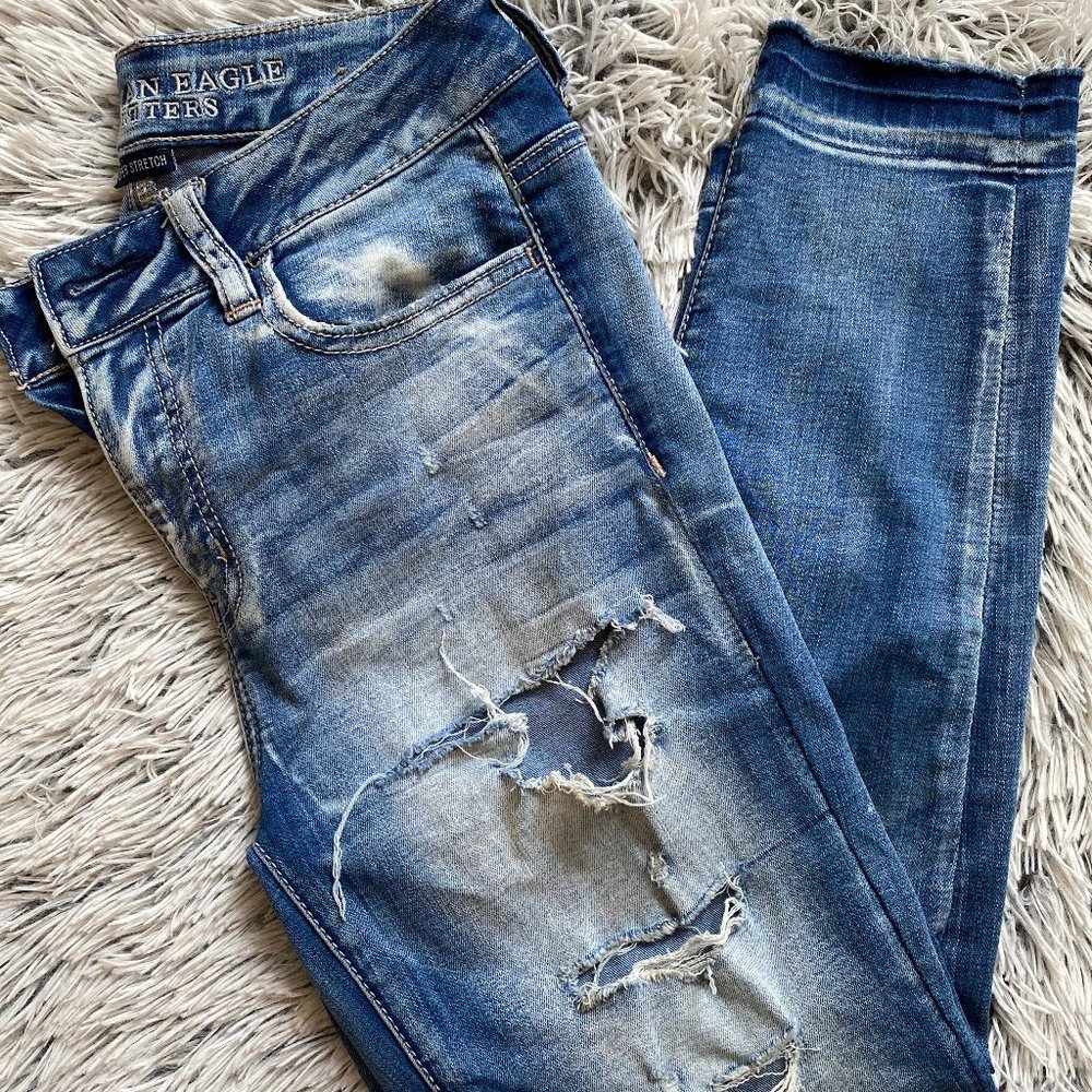 American eagle distressed jeans